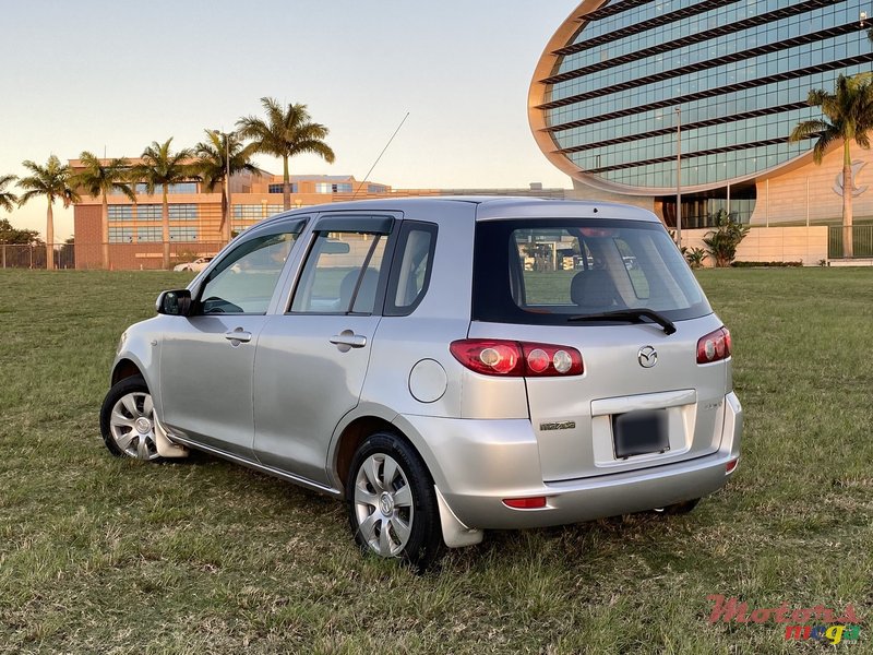 2004' Mazda 2 photo #2