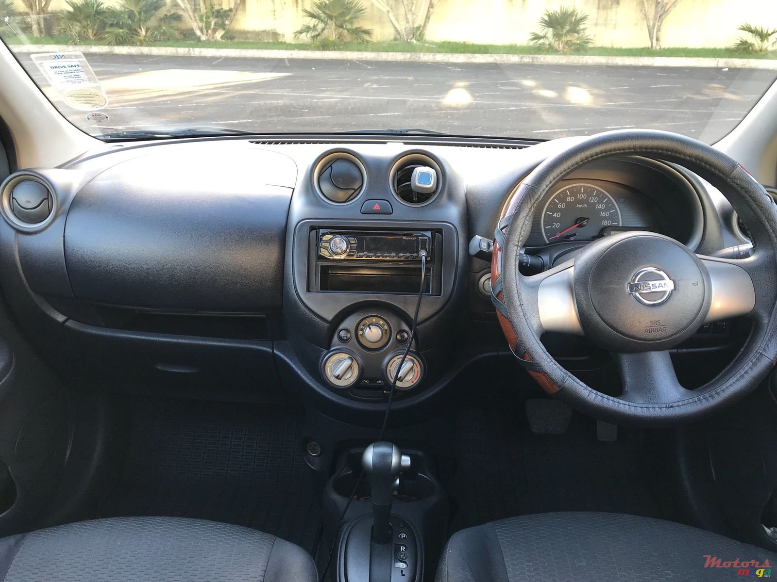 2011' Nissan March photo #6