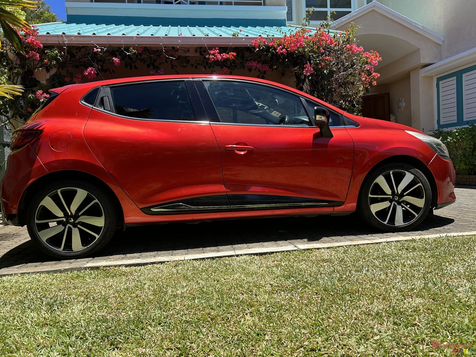 2015' Renault Clio photo #3