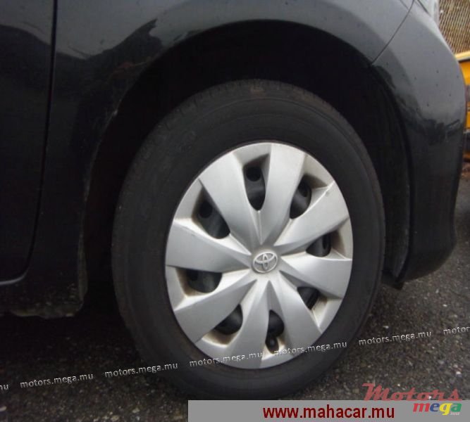 2011' Toyota Vitz photo #4
