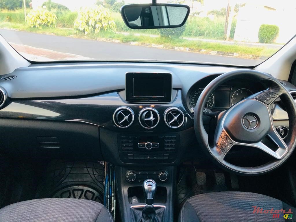 2016' Mercedes-Benz B 200 AMG photo #3