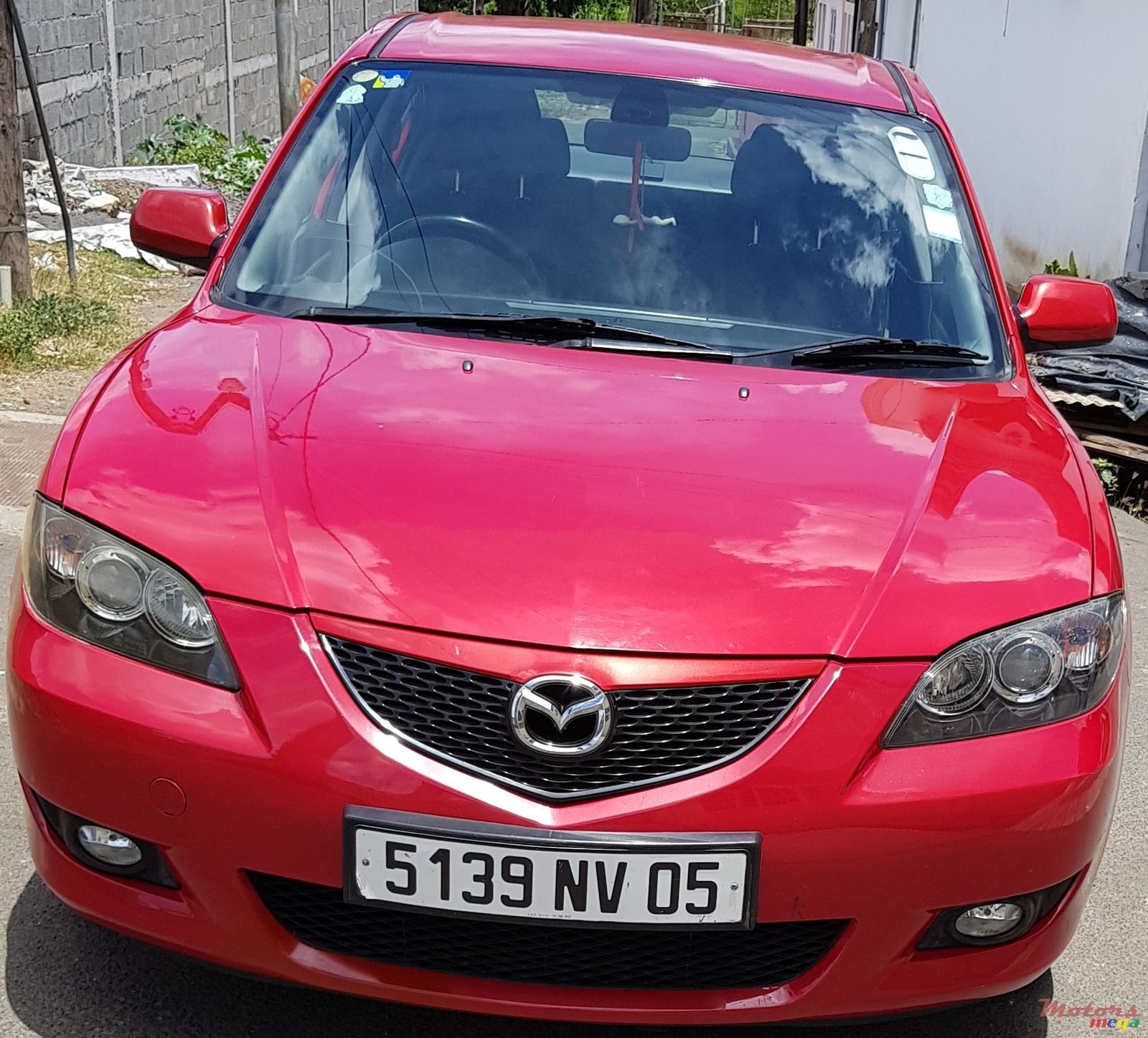 2005' Mazda 3 Full Option photo #1