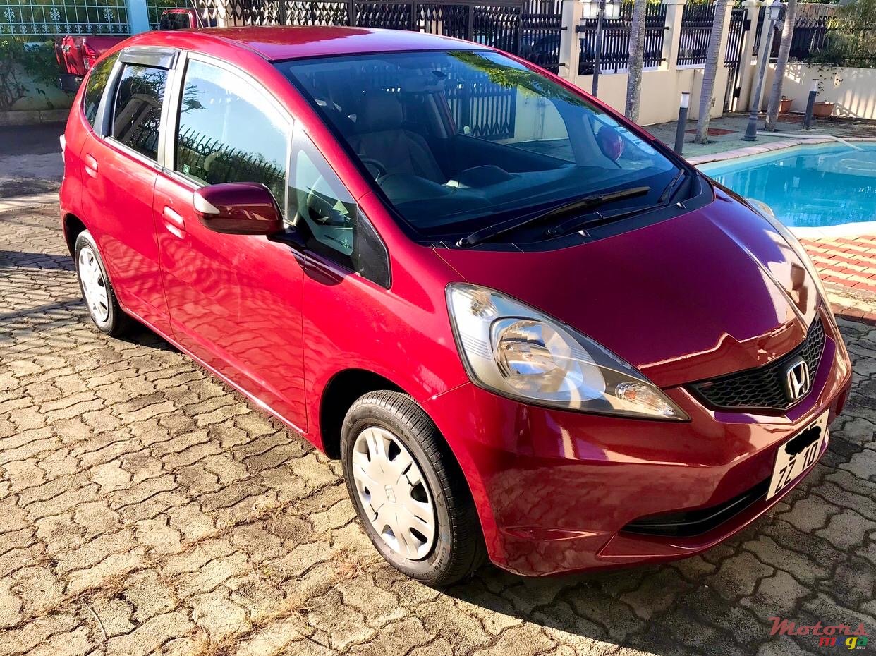 2010' Honda Fit photo #1