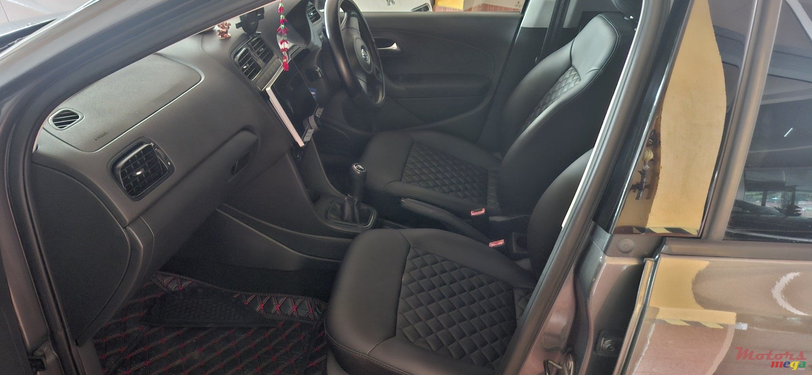 2012' Volkswagen Polo photo #7