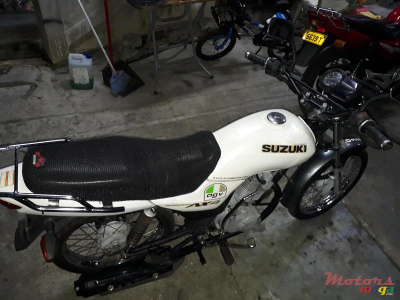 2011' Suzuki AX4 photo #4