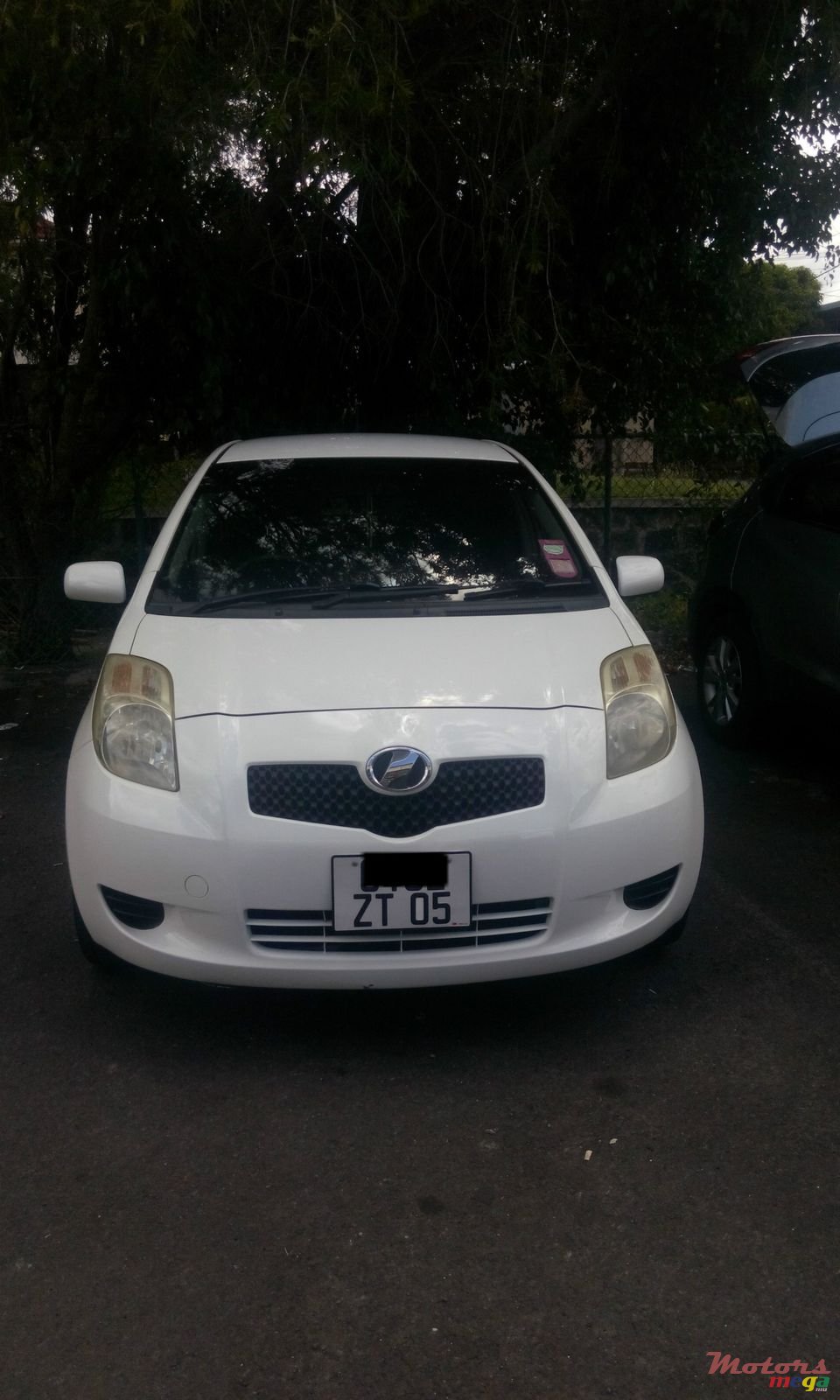 2005' Toyota Vitz photo #1