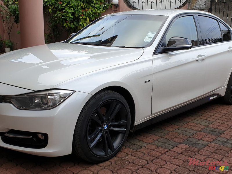 2012' BMW 3 Series 328i photo #6