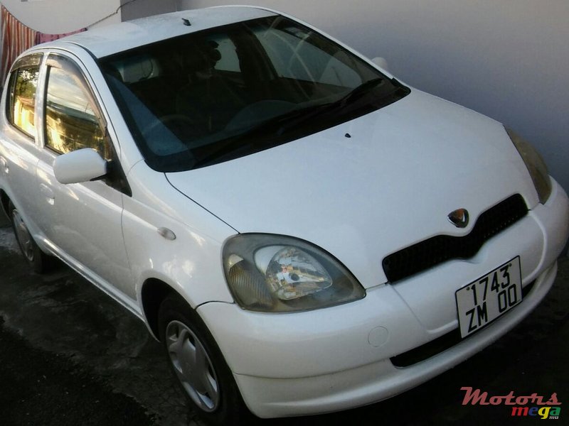 2000' Toyota Vitz photo #1