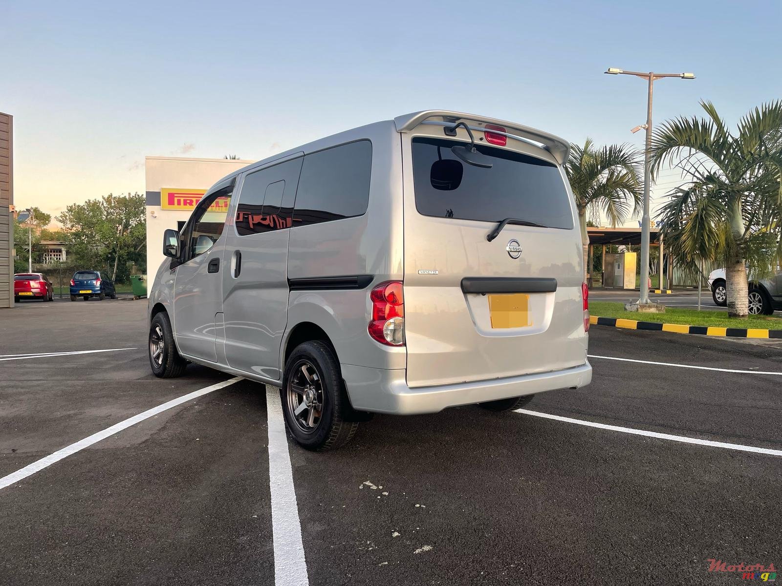 2013' Nissan NV photo #5