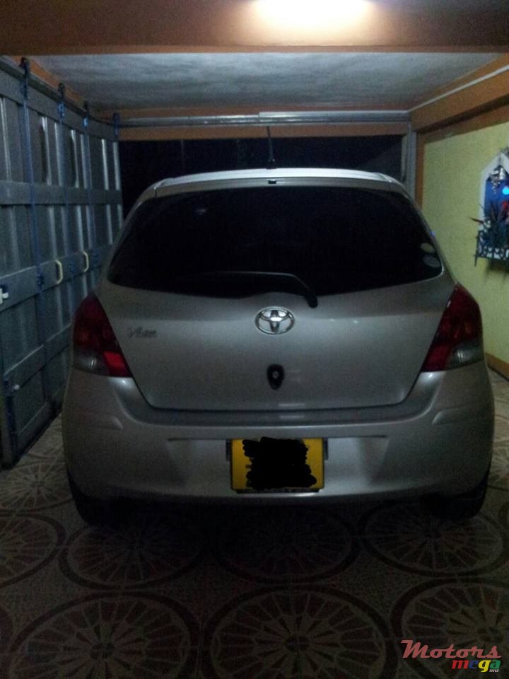 2008' Toyota Vitz photo #7