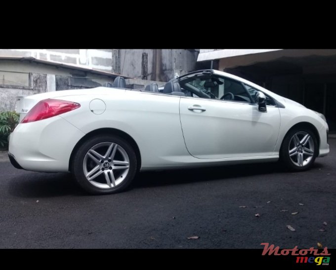 2012' Peugeot 308 Cabriolet photo #5