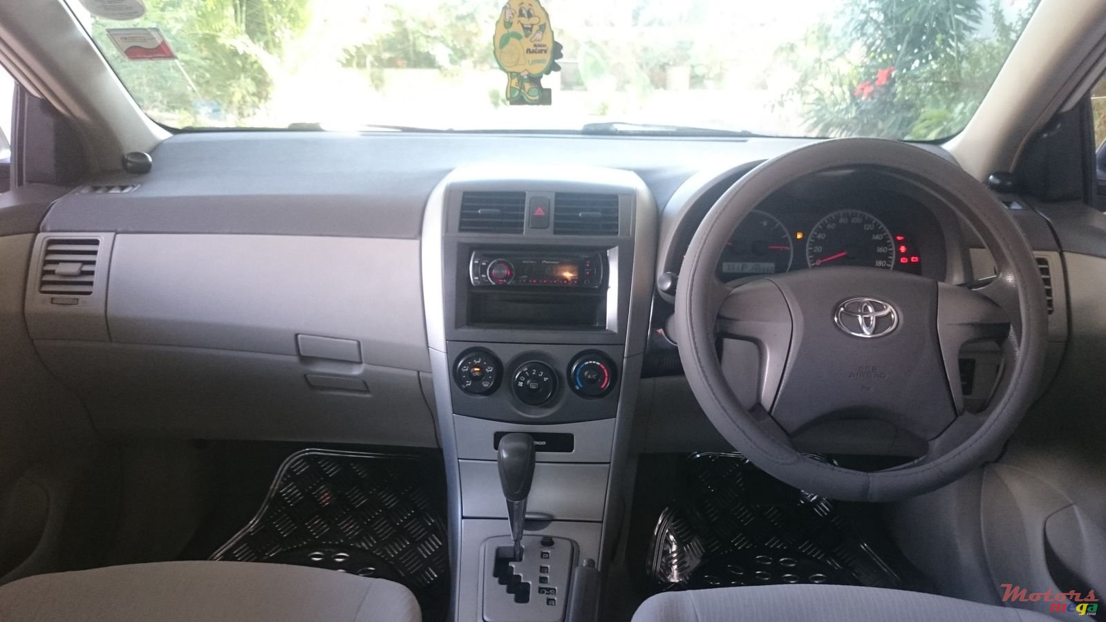 2006' Toyota Corolla Axio photo #5