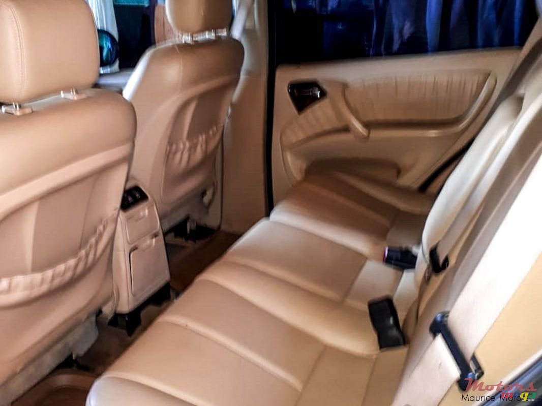 2001' Mercedes-Benz ML 270 photo #5