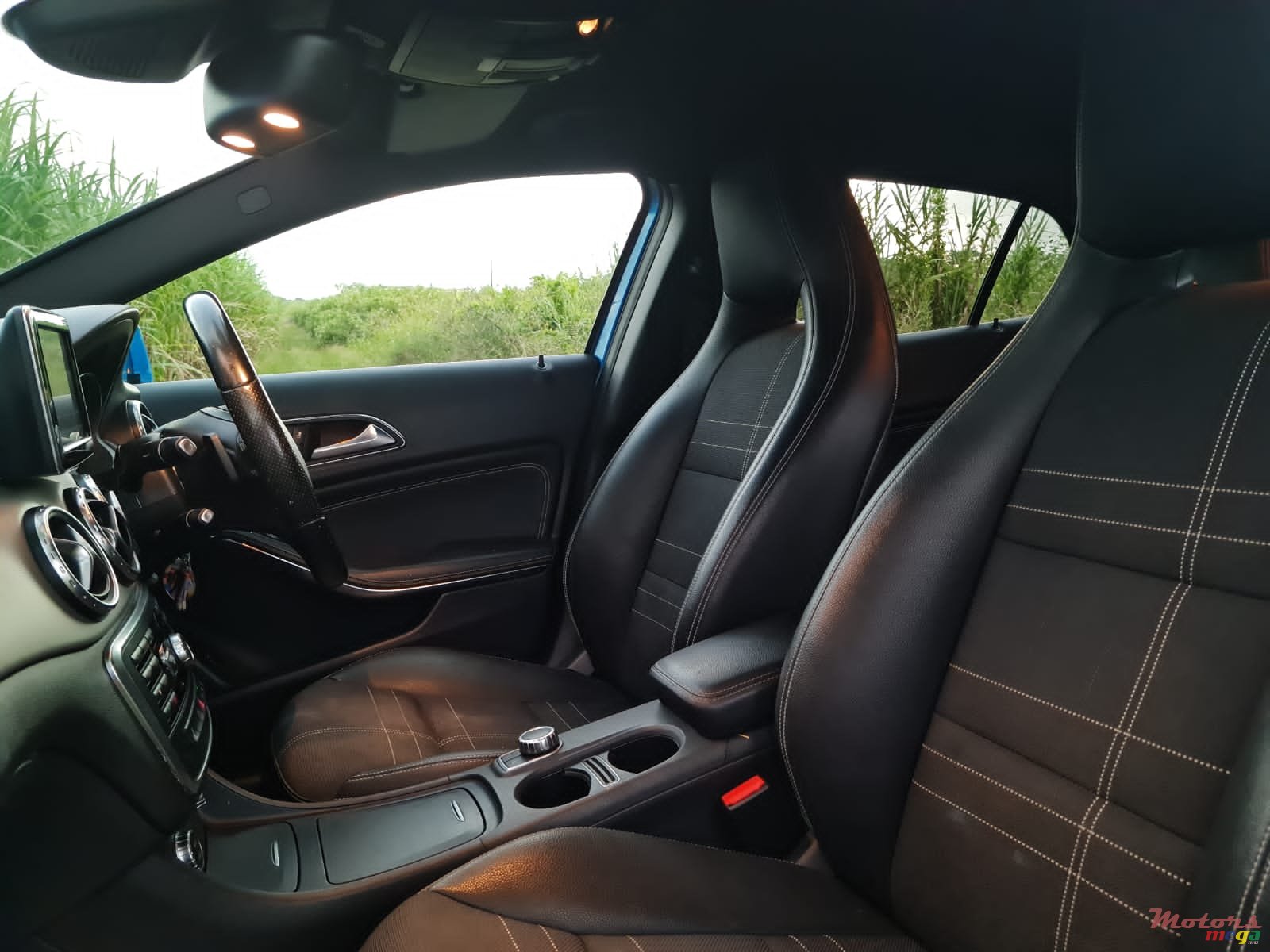 2015' Mercedes-Benz GLA 180 SPORT photo #3