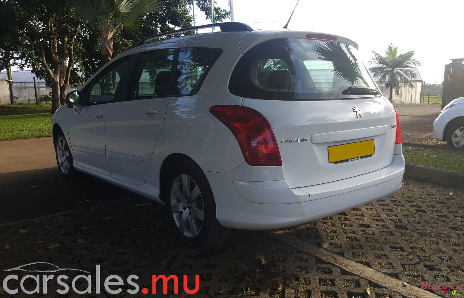 2013' Peugeot 308 Break photo #3