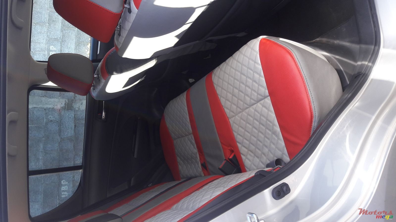 2014' Suzuki Swift photo #2