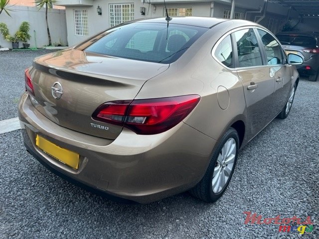 2016' Opel Astra J photo #3