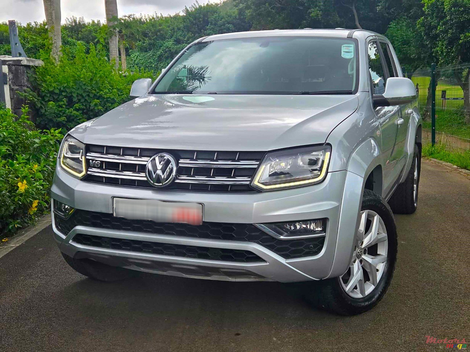 2019' Volkswagen Amarok 3.0 V6 TDI 4Motion photo #2