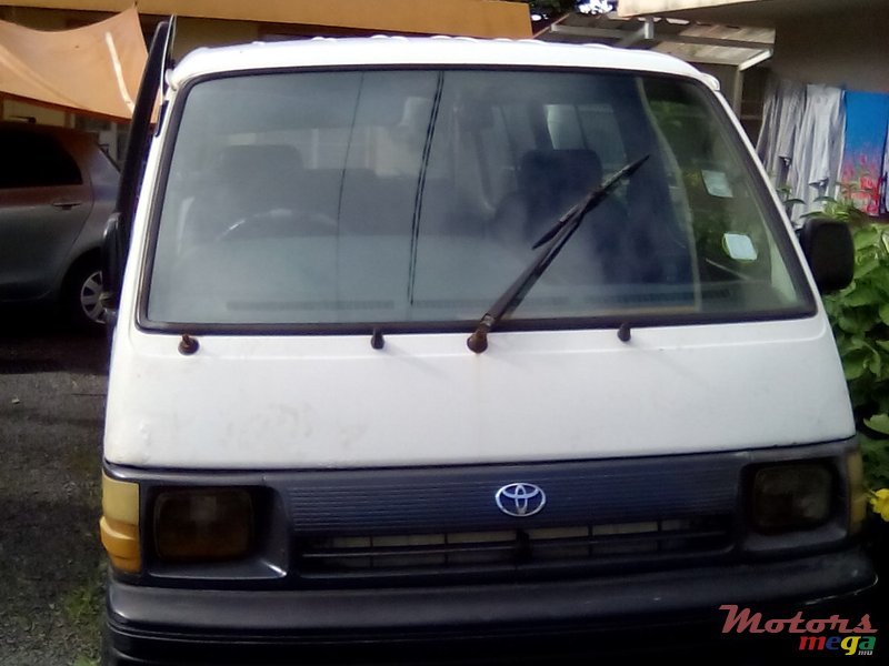 1997' Toyota HiAce photo #1