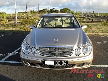 2004' Mercedes-Benz E-Class 220 CDI photo #1