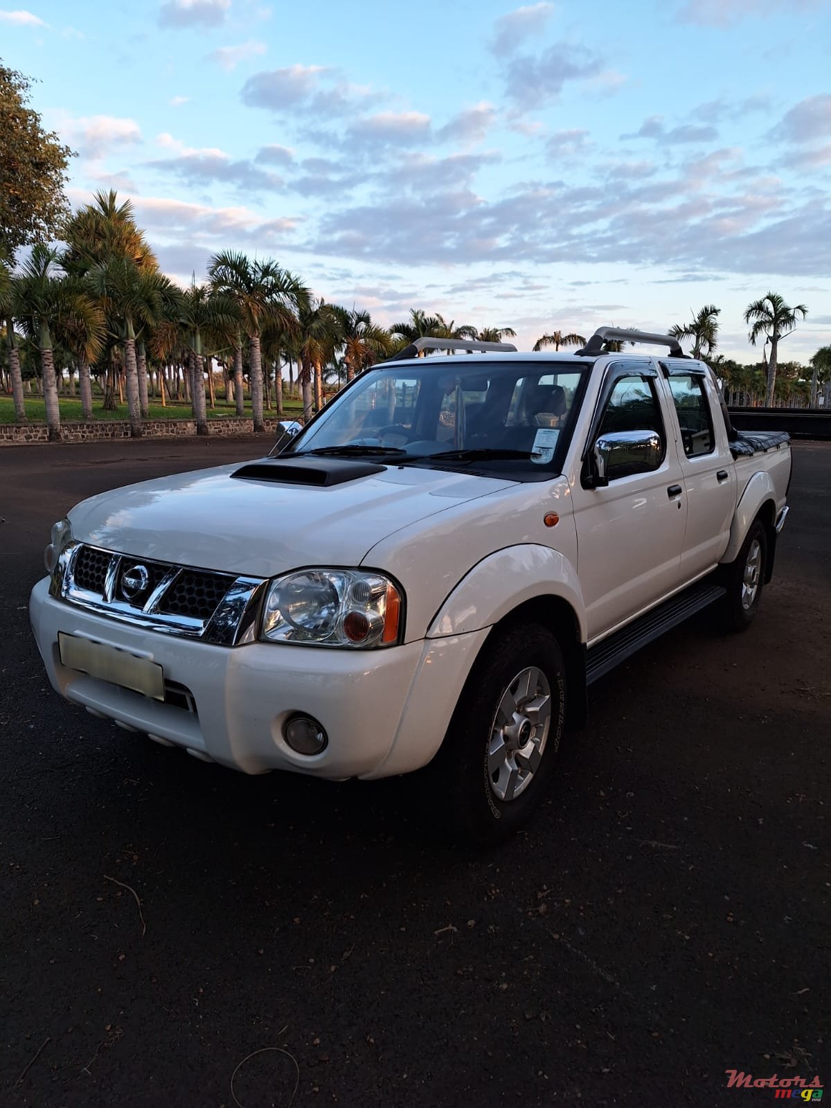 2017' Nissan Hardbody photo #1