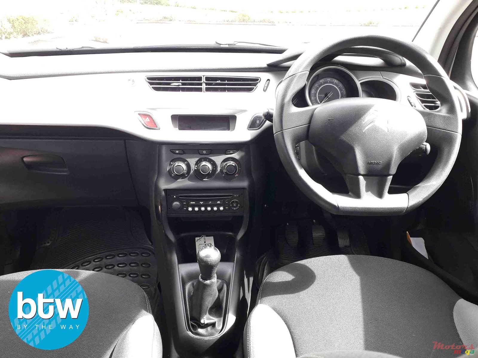 2011' Citroen C3 photo #6