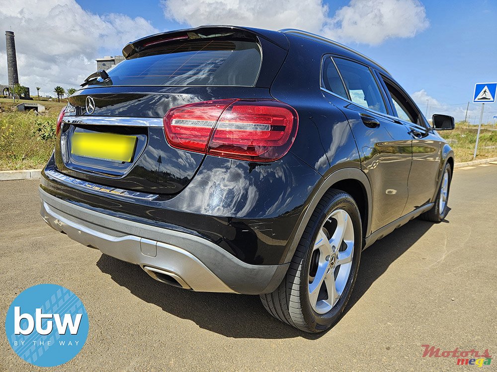 2017' Mercedes-Benz GLA 200 photo #4