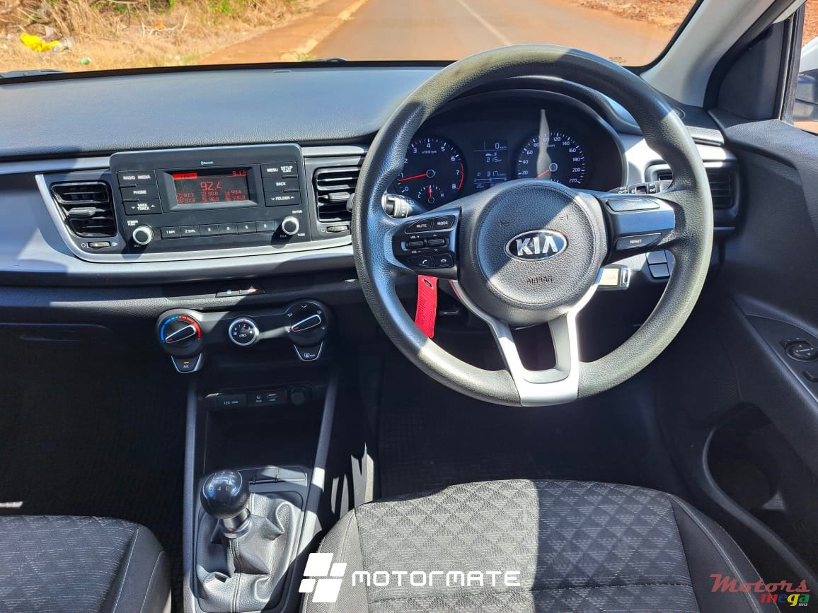 2018' Kia Rio photo #7