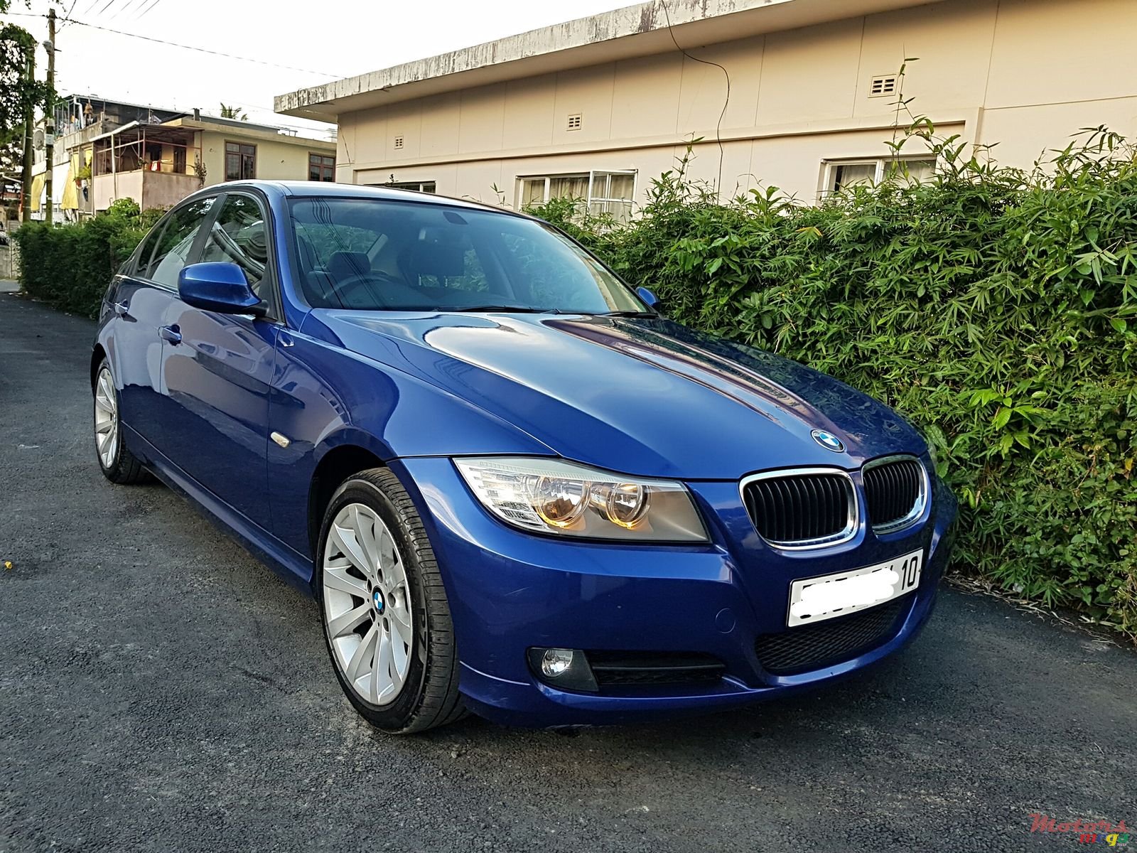 2010' BMW 318 idrive auto photo #1