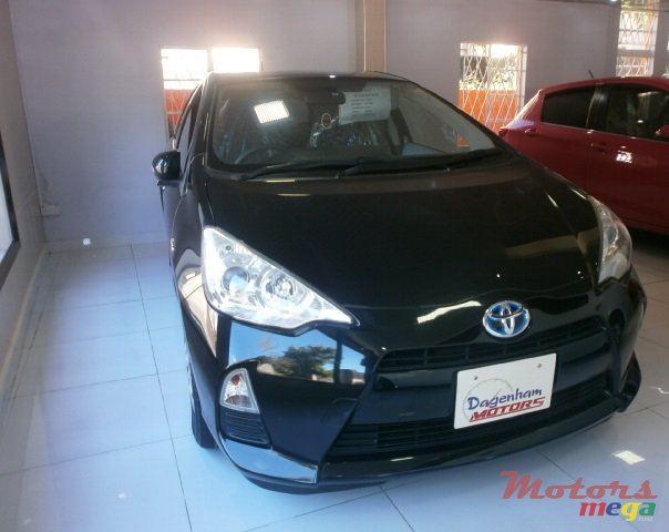 2013' Toyota Auris Aqua photo #1