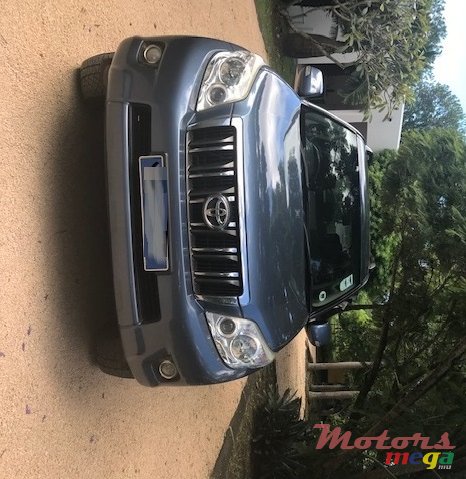 2011' Toyota Land Cruiser Prado photo #2