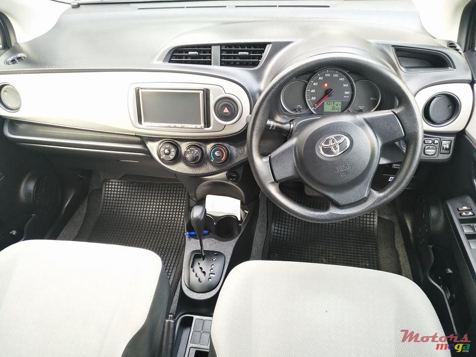 2013' Toyota Vitz photo #5