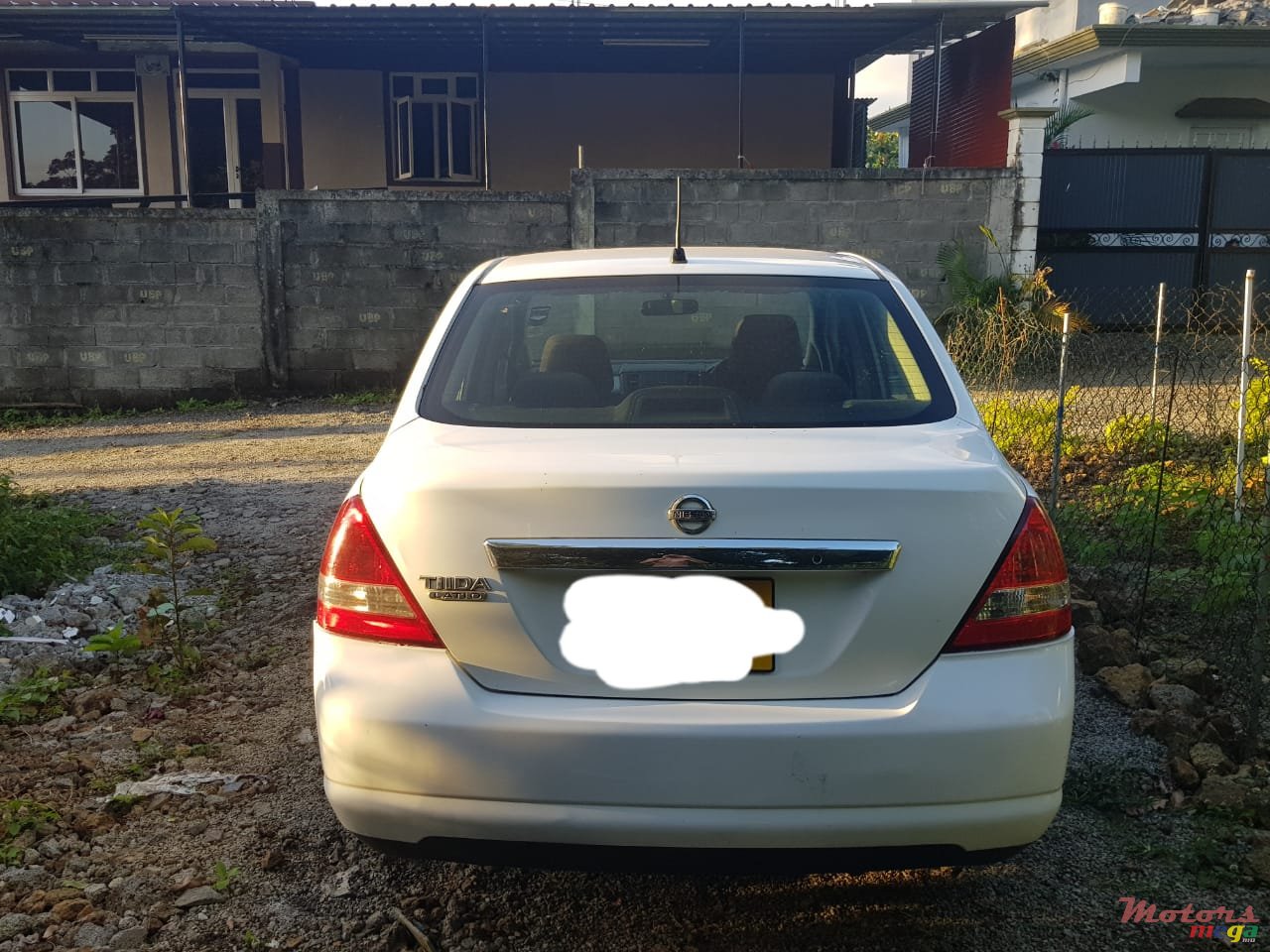 2006' Nissan Tiida Saloon photo #3