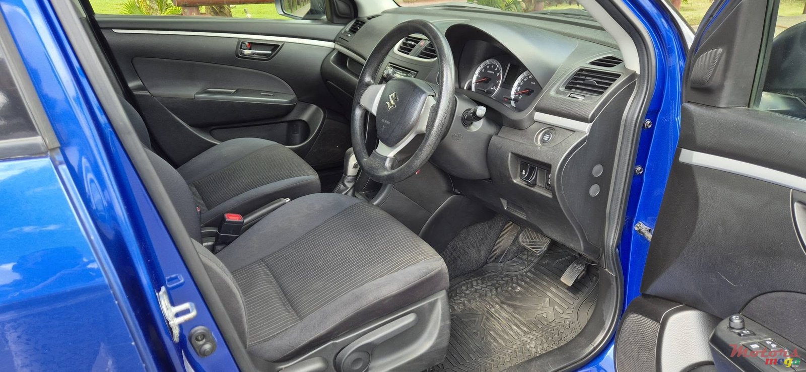 2013' Suzuki Swift photo #3