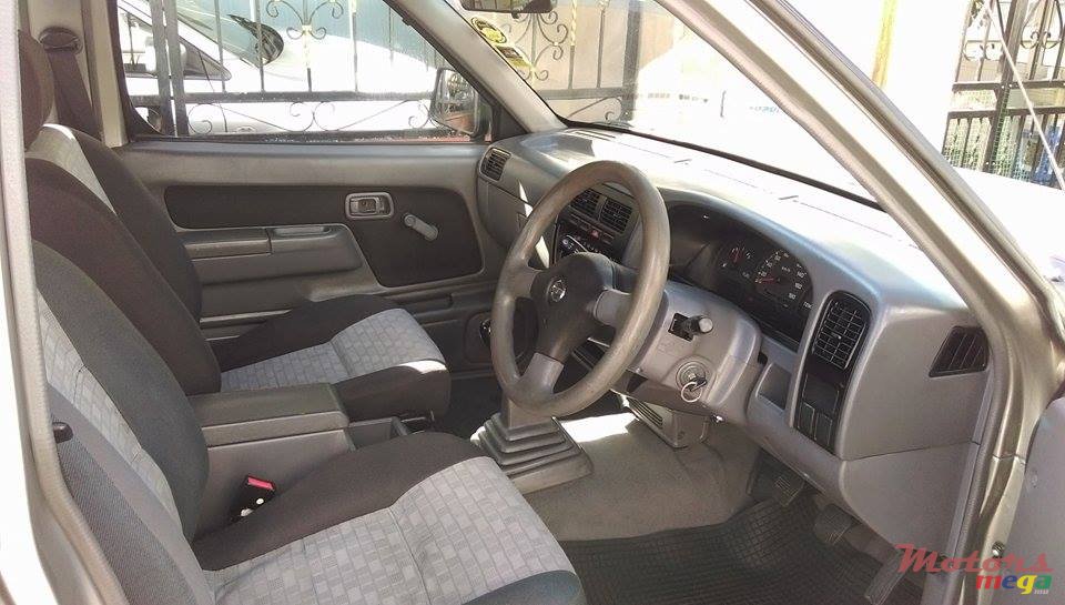 2007' Nissan Hardbody 2X4 photo #4