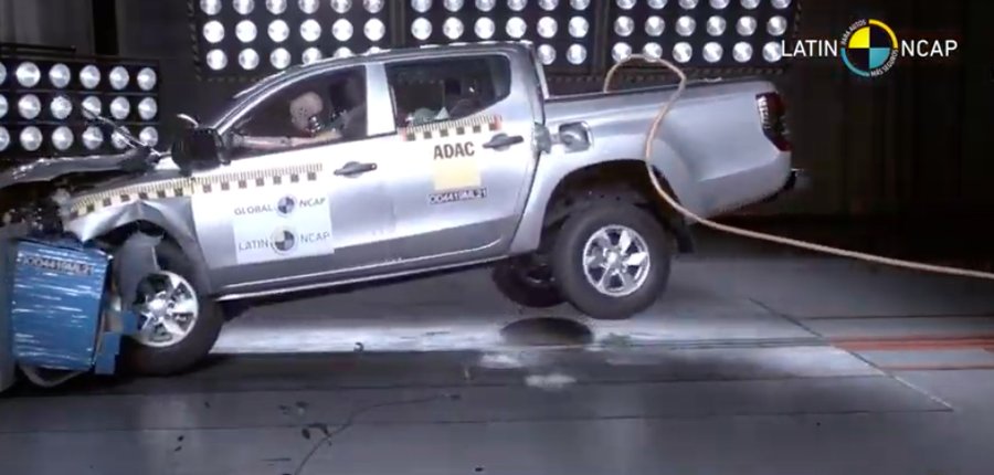 Mitsubishi L200 Crash Test Looks Scary Without Airbags