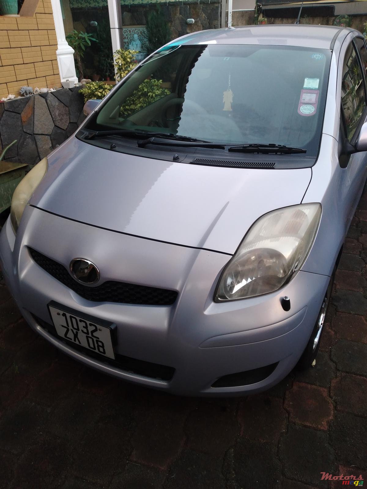 2008' Toyota Vitz alloyed wheel photo #1