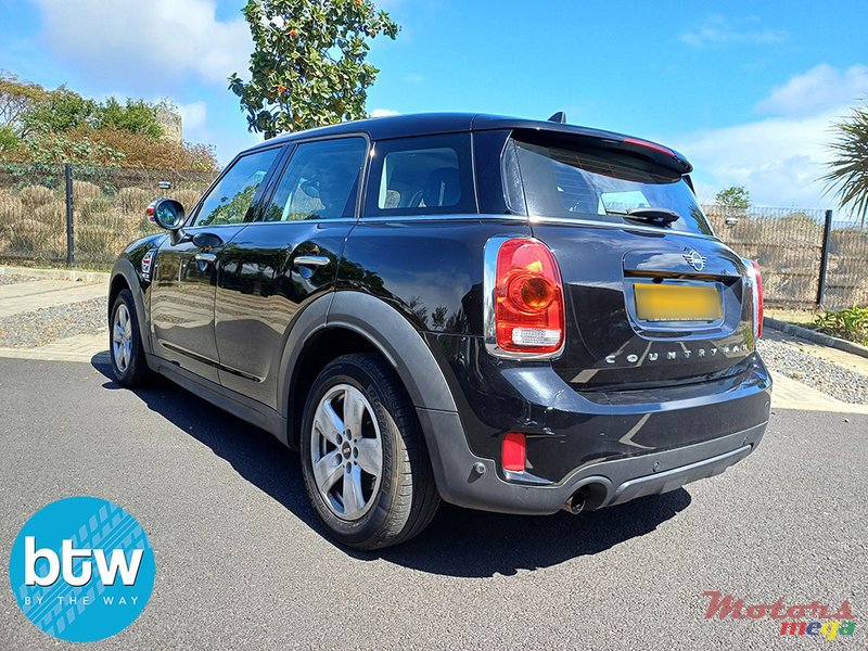 2018' MINI One COUNTRYMAN photo #4