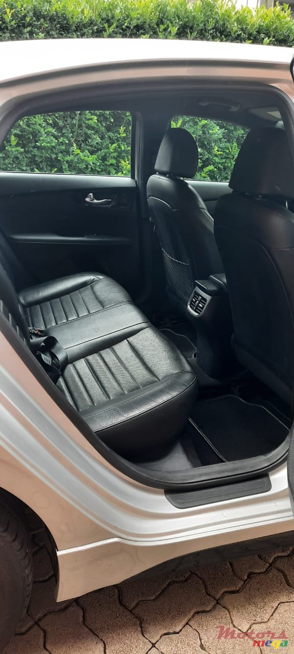 2021' Kia Cerato GT Line photo #4