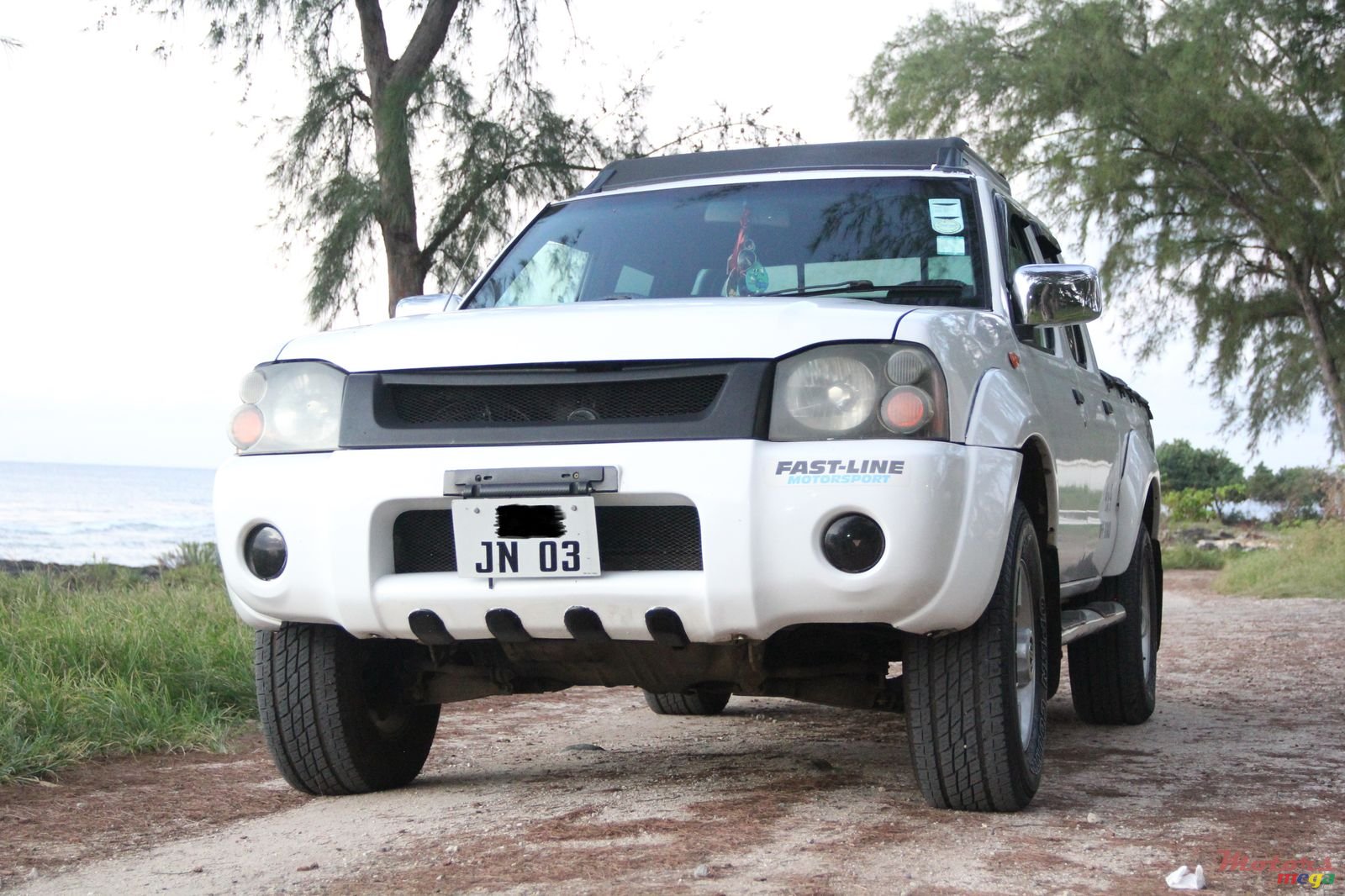 2003' Nissan Hardbody photo #2