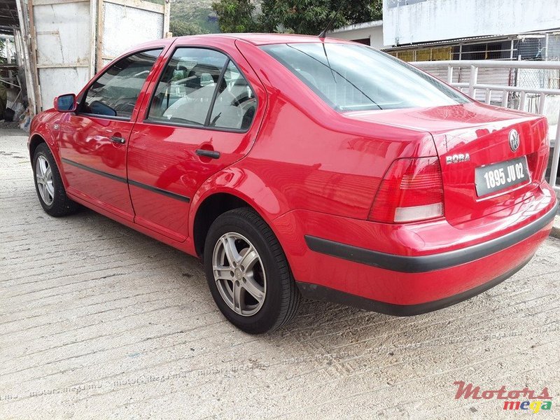2002' Volkswagen Jetta Bora photo #1
