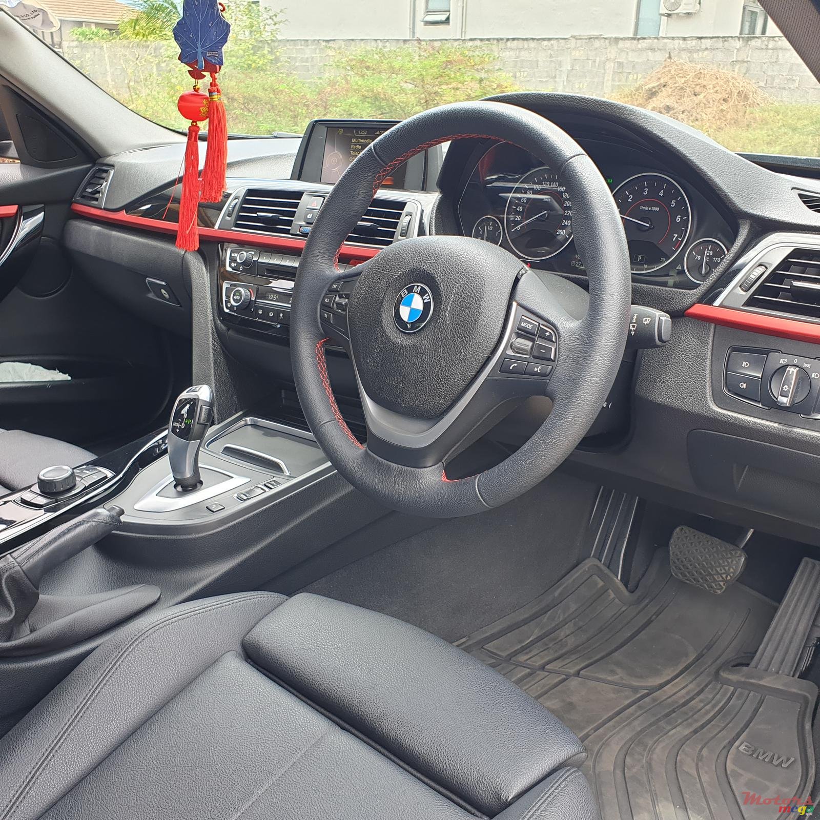 2017' BMW 3 Series photo #3