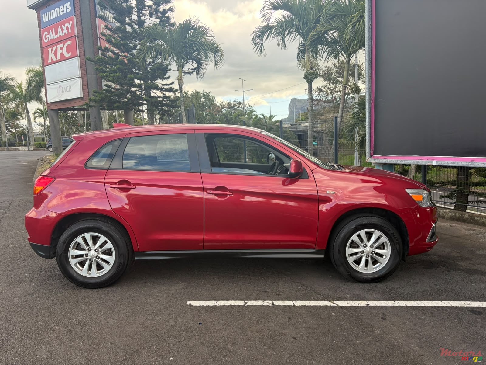 2019' Mitsubishi ASX None photo #2
