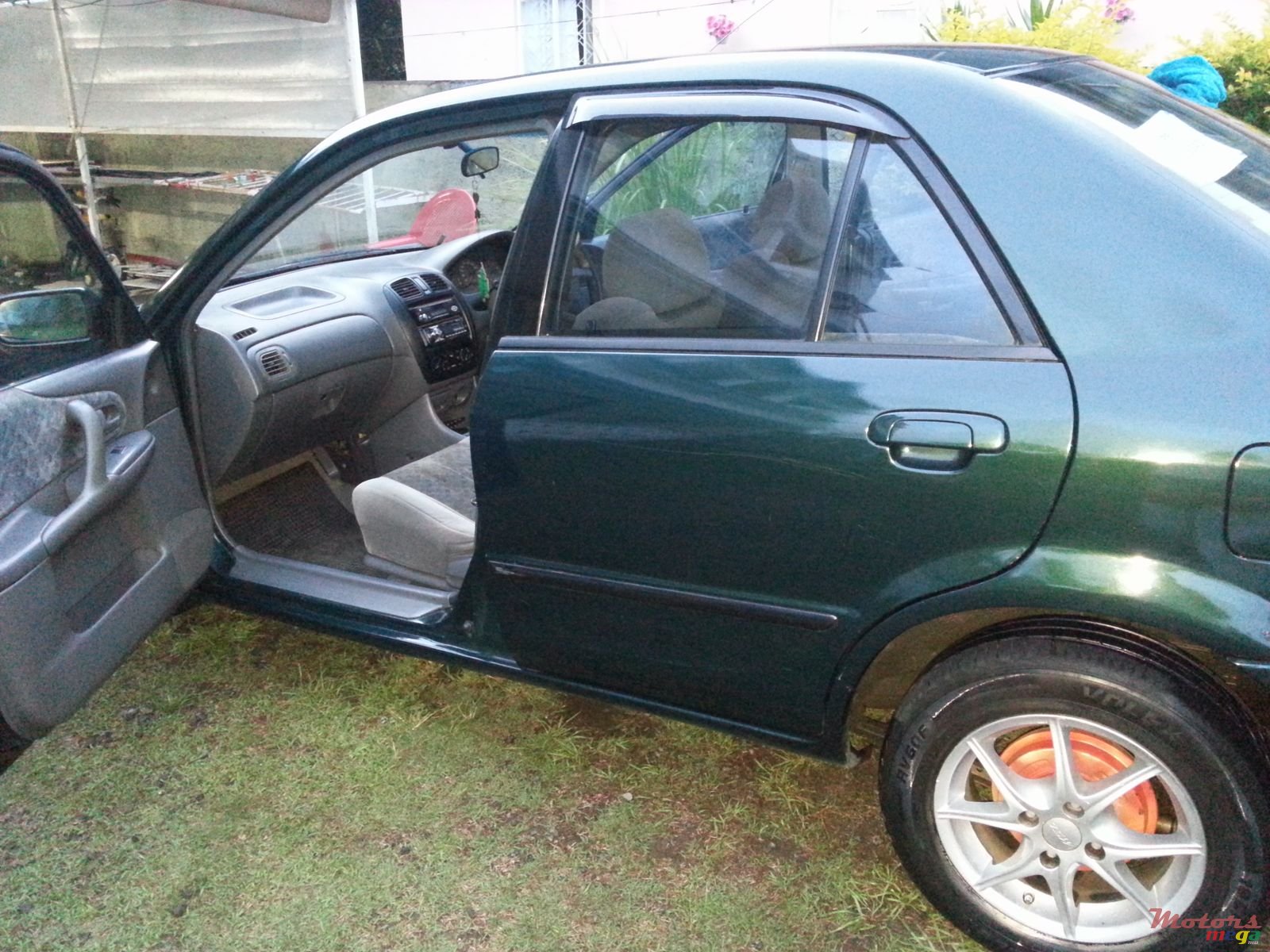 1999' Mazda 323 photo #2