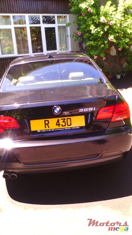 2009' BMW 325 325 i photo #3
