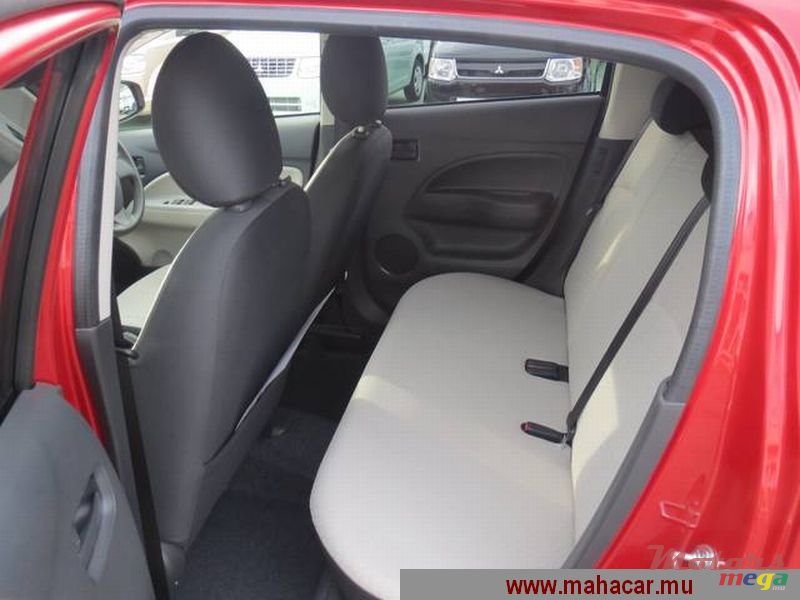 2013' Mitsubishi MIRAGE photo #2