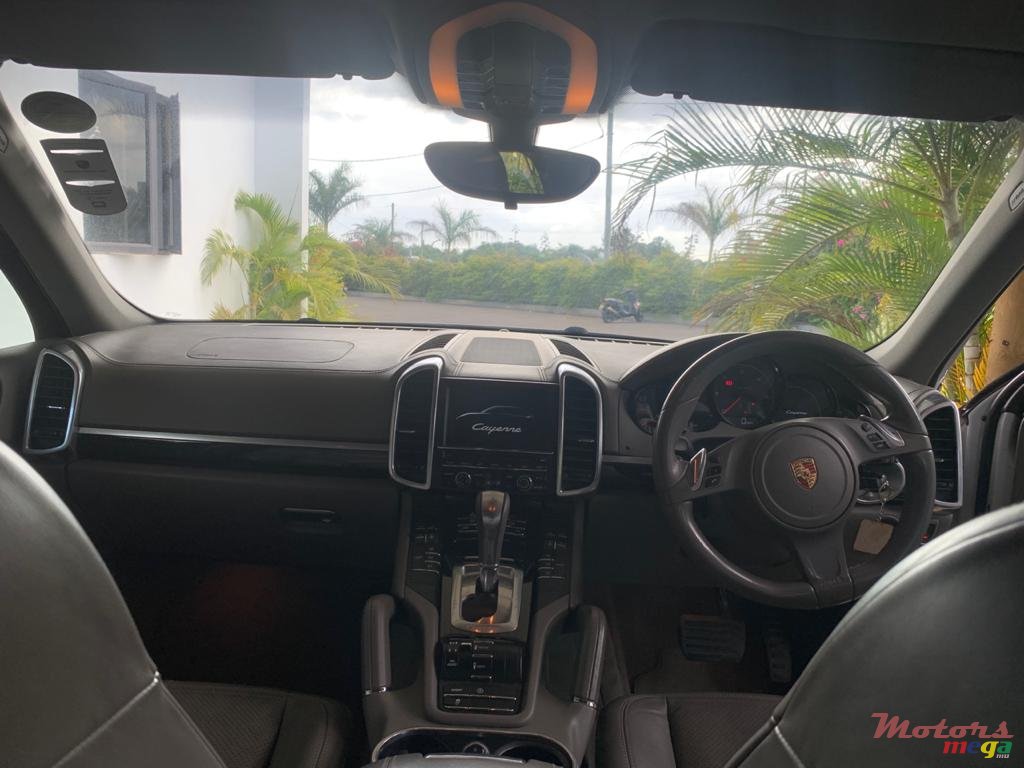 2014' Porsche Cayenne photo #4
