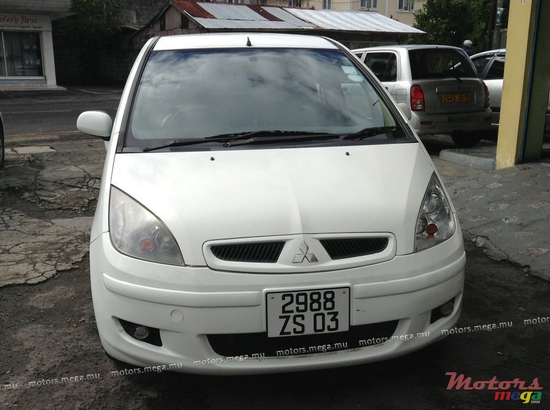2003' Mitsubishi Colt photo #1