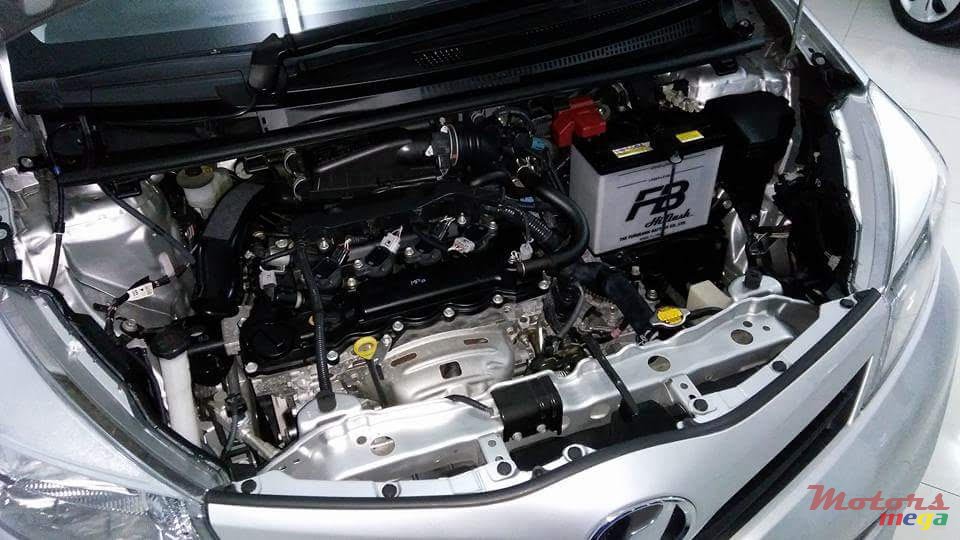 2013' Toyota Vitz photo #4