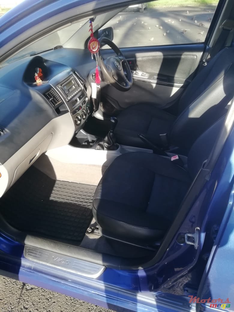 2005' Toyota photo #5